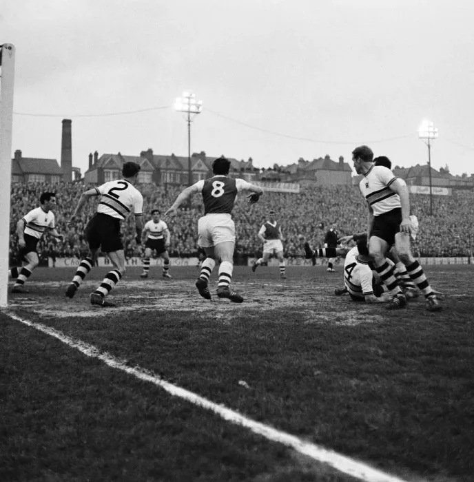 Framed Print : Crystal Palace in action during their Southern Professional Floodlit Cup match Framed Print : Crystal Palace in action during their Southern Professional Floodlit Cup match