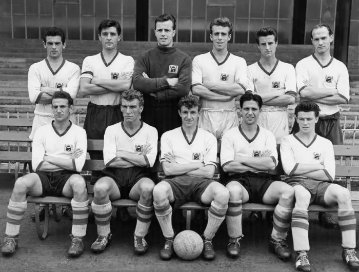 Framed Print : Crystal palace line up for their pre season photocall ahead of the 1957 - 1958 campaign