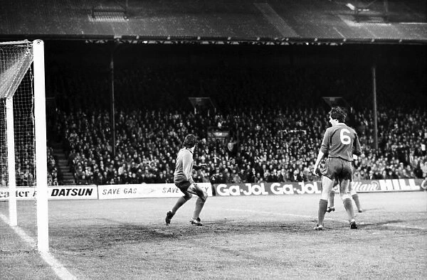 Crystal Palace v. Liverpool. November 1980 LF05-18-026 The final score was a two