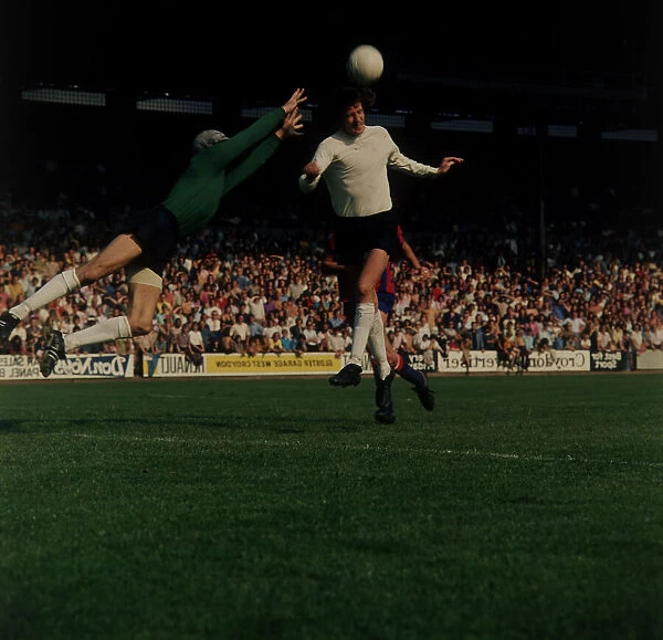 Crystal Palace v Notts County 1973. Roy Brown goalkeeper jumping for ball