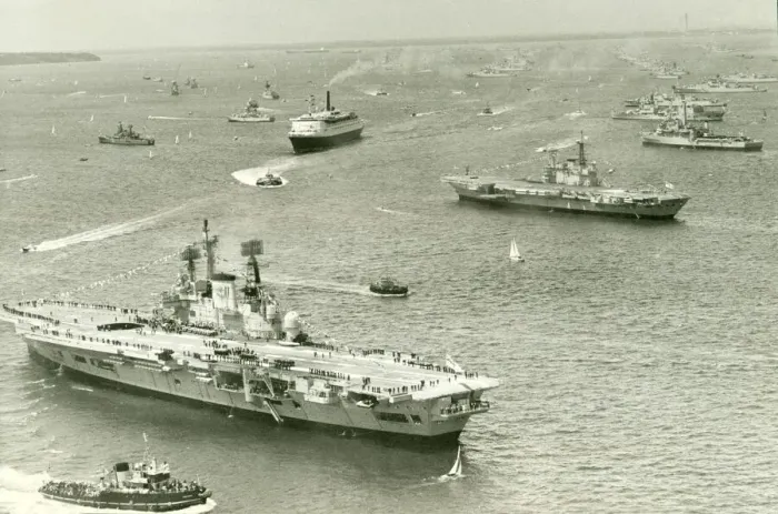 Framed Print : The Cunard liner QEII cruises through the fleet of Royal Navy ships gather at Spithead Framed Print : The Cunard liner QEII cruises through the fleet of Royal Navy ships gather at Spithead