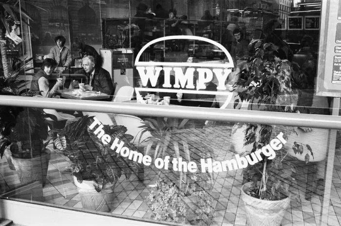 Framed Print : Customers enjoying a lunchtime burger at at Wimpy restaurant in London Framed Print : Customers enjoying a lunchtime burger at at Wimpy restaurant in London