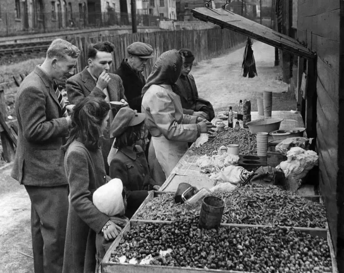 Framed Print : Customers line up to buy cockles froma stall in Leigh-on-Sea Circa 1950