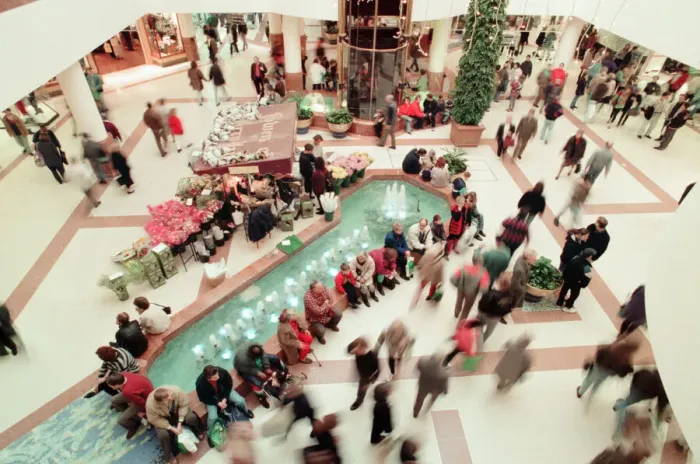 Framed Print : Customers pack Merry Hill Shopping Centre in Brierley Hill, first day of Christmas Sales