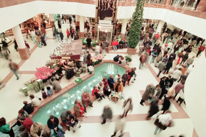 Framed Print : Customers pack Merry Hill Shopping Centre in Brierley Hill, first day of Christmas Sales Framed Print : Customers pack Merry Hill Shopping Centre in Brierley Hill, first day of Christmas Sales