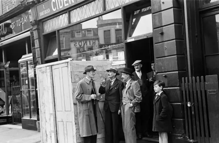 Framed Print : Customers and staff at the Cider House on Harrow Road, London. Circa 1946 Framed Print : Customers and staff at the Cider House on Harrow Road, London. Circa 1946