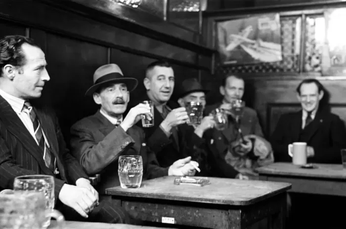 Framed Print : Customers and staff at the Cider House on Harrow Road, London. Circa 1946 Framed Print : Customers and staff at the Cider House on Harrow Road, London. Circa 1946