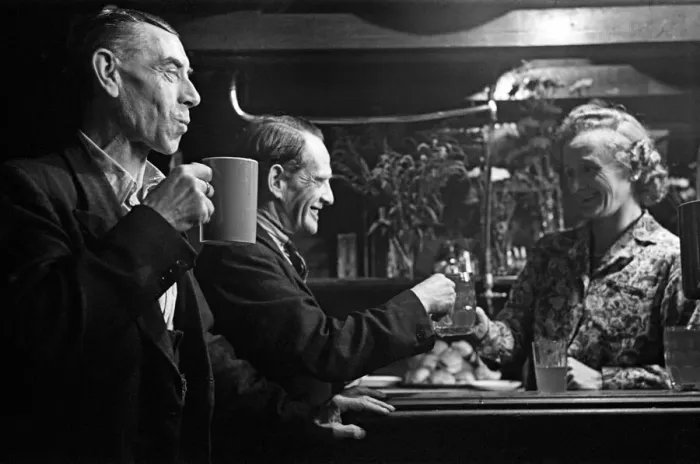 Framed Print : Customers and staff at the Cider House on Harrow Road, London. Circa 1946 Framed Print : Customers and staff at the Cider House on Harrow Road, London. Circa 1946