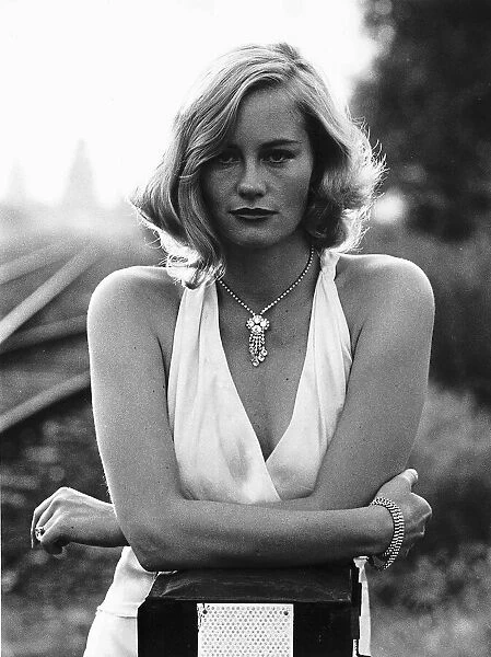 Cybill Shepherd actress in 'The Lady Vanishes'