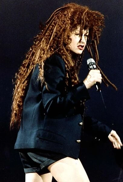 Cyndi Lauper pop singer in concert