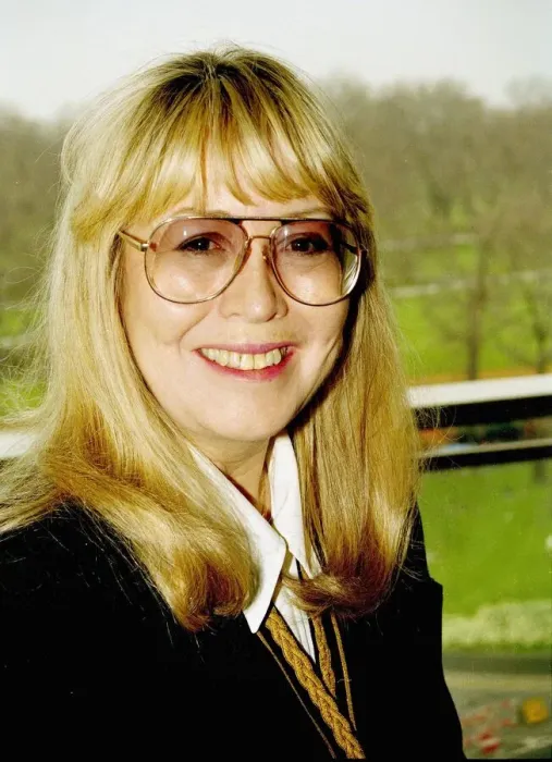 Framed Print : CYNTHIA LENNON PICTURED IN 1994 Framed Print : CYNTHIA LENNON PICTURED IN 1994