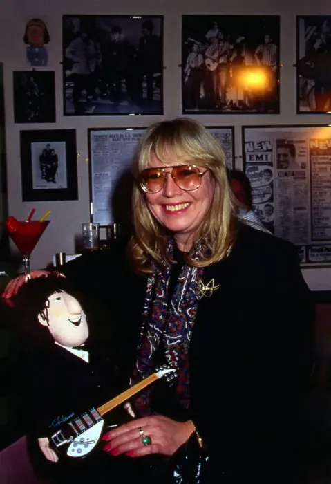 Framed Print : Cynthia Lennon at her pop memorabilia restaurant in 1989 Framed Print : Cynthia Lennon at her pop memorabilia restaurant in 1989