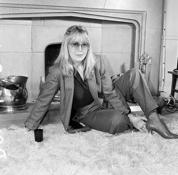 Cynthia Lennon, poses for photographs, 10th November 1984