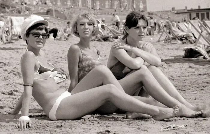 Framed Print : Czech workers at Britains Butlins Camp Barry Women Holidaymakers