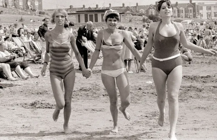 Framed Print : Czech workers at Britains Butlins Camp Barry Women Holidaymakers
