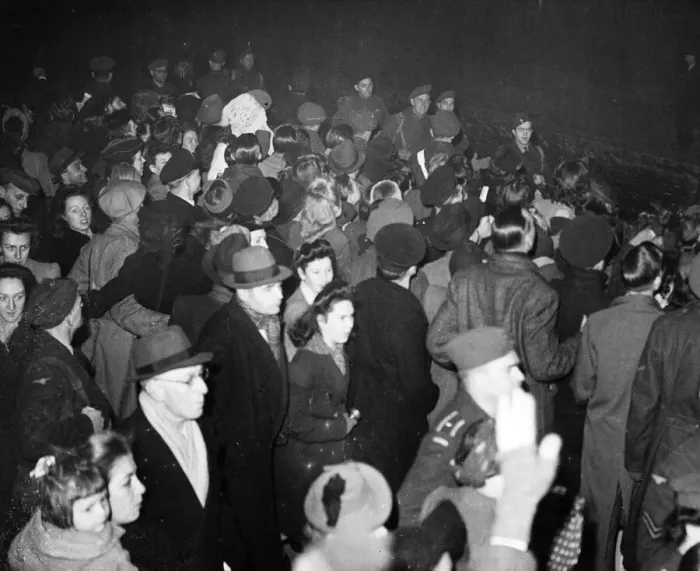Framed Print : D Day men arrive at a London Station. 1st January 1945 Framed Print : D Day men arrive at a London Station. 1st January 1945
