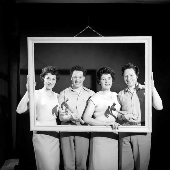 Framed Print : D. I. Y. : Putting your friends in the picture. 1959 A783-002