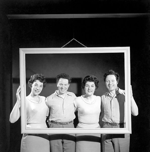 D. I. Y. : Putting your friends in the picture. 1959 A783-005
