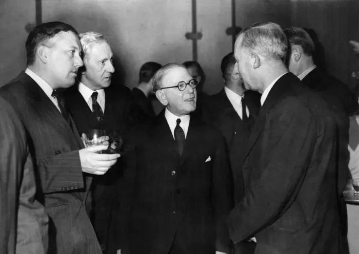 Framed Print : Daily Herald Entertains Soviet Delegates to T. U. C at Savoy Hotel. L. to R Framed Print : Daily Herald Entertains Soviet Delegates to T. U. C at Savoy Hotel. L. to R