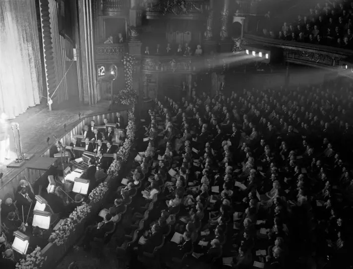 Framed Print : The Daily Herald Radio Show at the London Palladium. 2nd October 1949 Framed Print : The Daily Herald Radio Show at the London Palladium. 2nd October 1949