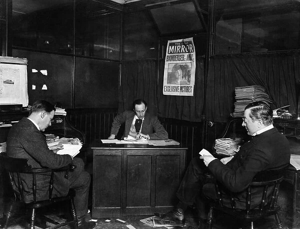 Daily Mirror, Bouverie Street, a consultation. Left to right, C Hosken