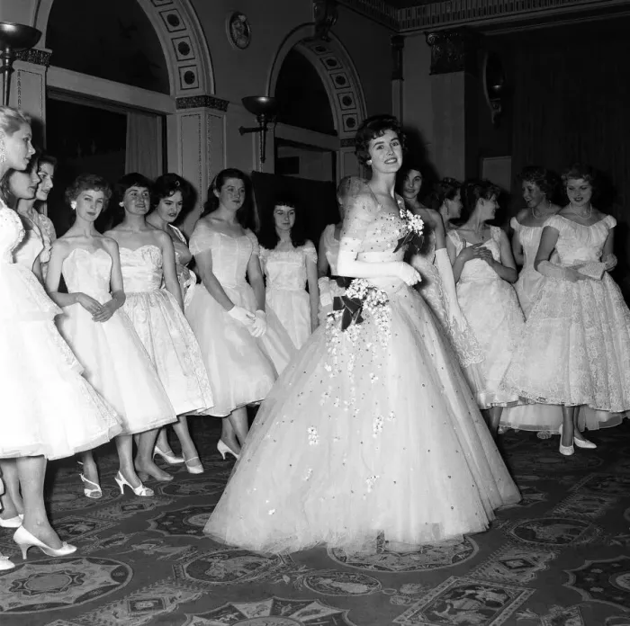 Framed Print : Daily Mirror Debutants Ball 1958 at the Dorchester Hotel in London, 7th May 1958