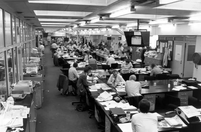Framed Print : Daily Mirror Editorial Floor, Holborn, London, Circa 1985