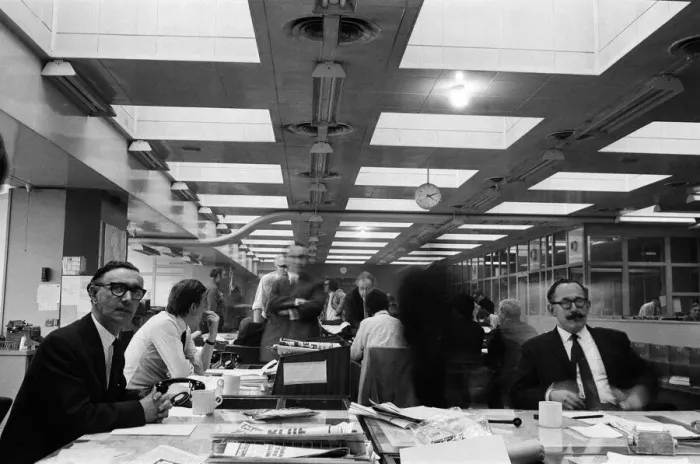 Framed Print : Daily Mirror editorial floor, Holborn, London. 9th December 1970 Framed Print : Daily Mirror editorial floor, Holborn, London. 9th December 1970
