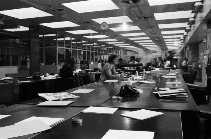 Framed Print : Daily Mirror editorial floor, Holborn, London. 9th December 1970