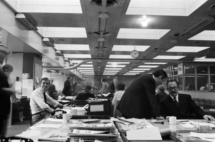 Framed Print : Daily Mirror editorial floor, Holborn, London. 9th December 1970