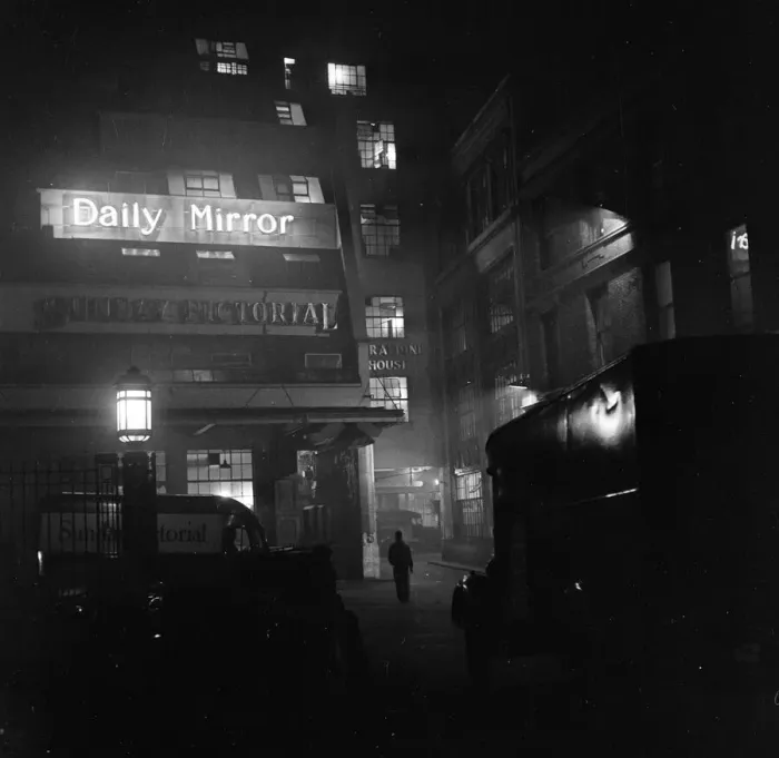 Framed Print : Daily Mirror Offices, Geraldine House, Fetter Lane, London, 18th December 1953 Framed Print : Daily Mirror Offices, Geraldine House, Fetter Lane, London, 18th December 1953