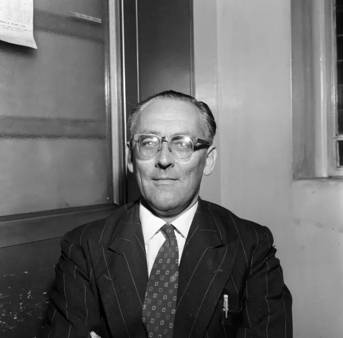 Framed Print : Daily Mirror photographer Bill Malindine. 5th September 1958