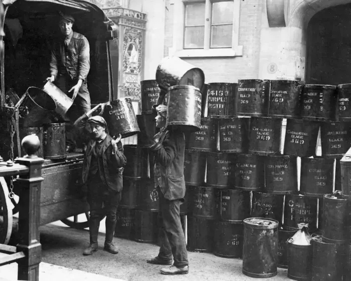 Framed Print : Daily Mirror Printing June 1922 Ink delivery to the Daily Mirror printing presses Framed Print : Daily Mirror Printing June 1922 Ink delivery to the Daily Mirror printing presses