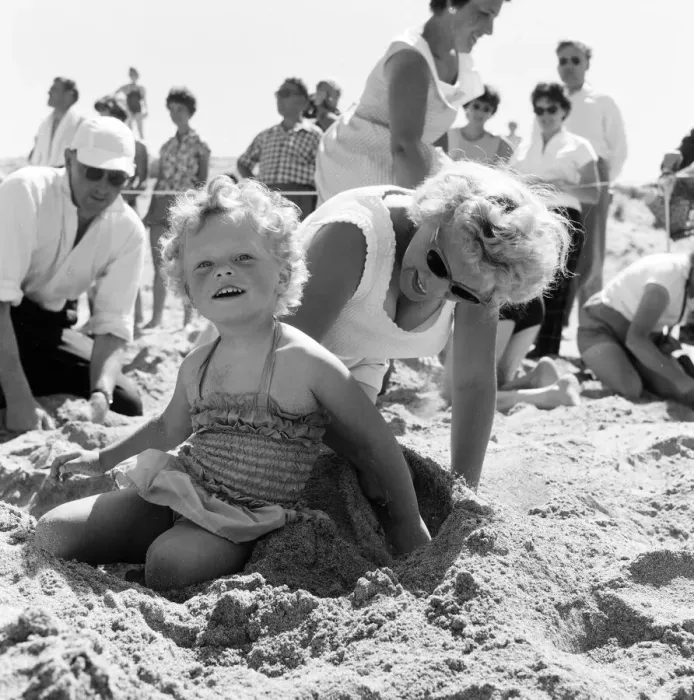 Framed Print : Daily Mirror Treasure Hunt, Fistral Beach, Cornwall, Tuesday 7th July 1959 Framed Print : Daily Mirror Treasure Hunt, Fistral Beach, Cornwall, Tuesday 7th July 1959