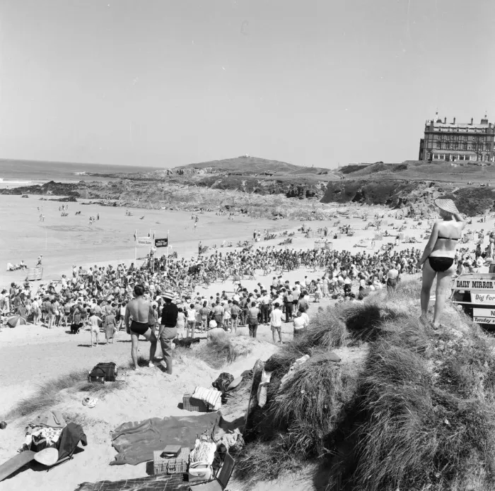Framed Print : Daily Mirror Treasure Hunt, Fistral Beach, Cornwall, Tuesday 7th July 1959 Framed Print : Daily Mirror Treasure Hunt, Fistral Beach, Cornwall, Tuesday 7th July 1959