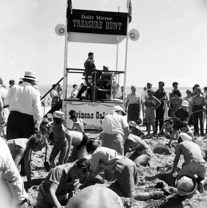 Framed Print : Daily Mirror Treasure Hunt, Porthminster Beach, St Ives, Cornwall, Monday 6th July 1959 Framed Print : Daily Mirror Treasure Hunt, Porthminster Beach, St Ives, Cornwall, Monday 6th July 1959