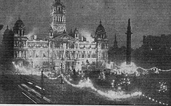 DAILY RECORD PHOTOGRAPH FROM PAPER 9TH MAY 1945 GEORGE SQUARE GLASGOW SCOTLAND