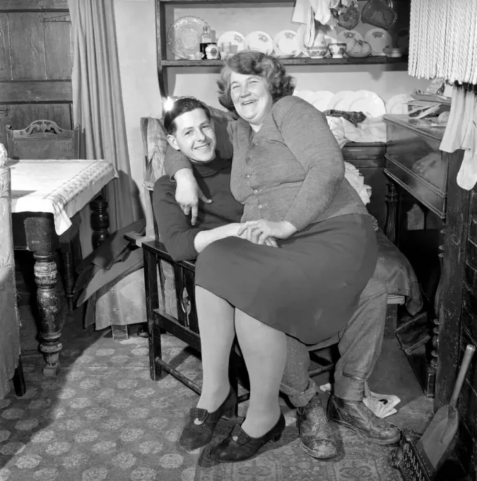 Framed Print : Daisy and Norman Bowen seen here at home. January 1954 A139 Framed Print : Daisy and Norman Bowen seen here at home. January 1954 A139