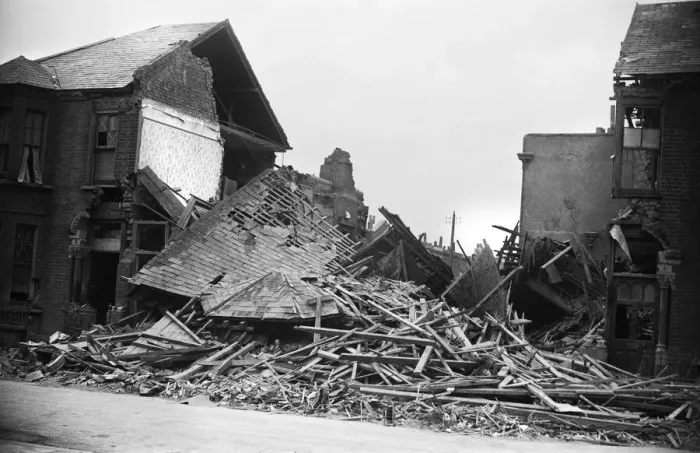 Framed Print : Damage to a Battersea street following a daylight raid on London