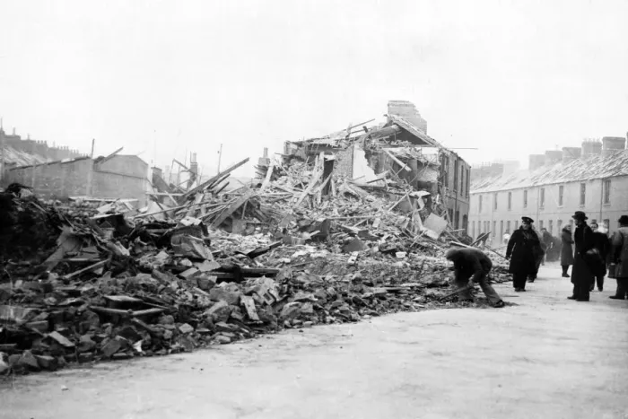 Framed Print : Damage to the corner of Croft and Rose Streets, Cardiff, following a Nazi raid