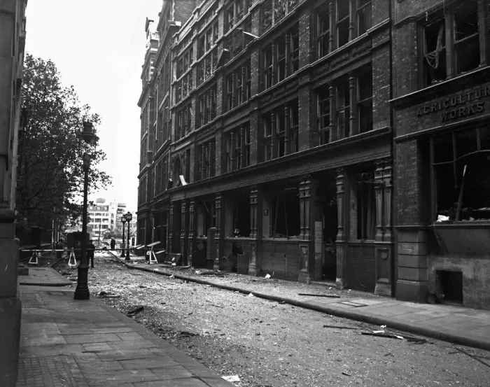Framed Print : Damage to Fetter Lane, London following a V1 explosion in the capital. 19th July 1944