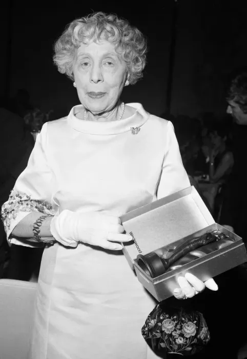 Framed Print : Dame Edith Evans after receiving her award for The Whisperers at the 1968 BAFTA film