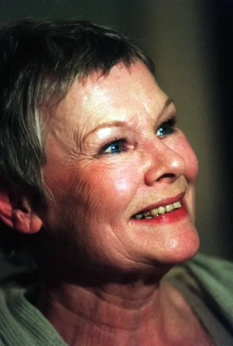 Framed Print : DAME JUDI DENCH ARCHIVE - PICTURED IN 1998 Framed Print : DAME JUDI DENCH ARCHIVE - PICTURED IN 1998