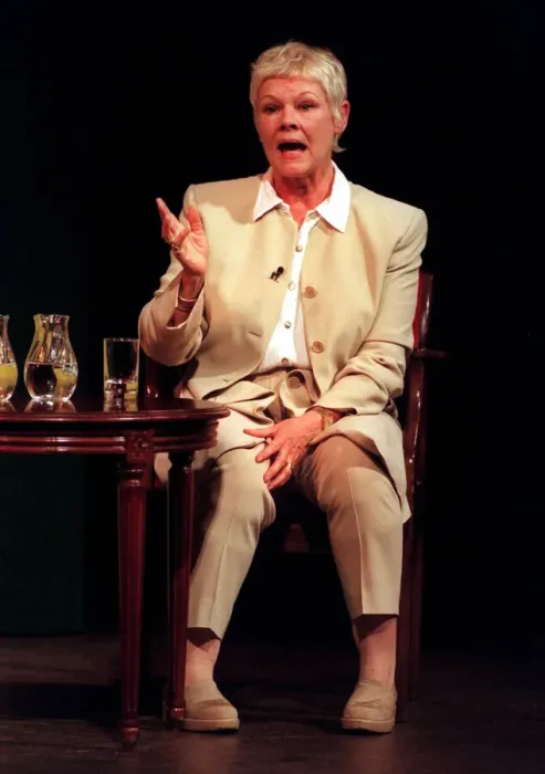 Framed Print : Dame Judi Dench on stage at the Apollo Theatre, London - 31 March 1999 Framed Print : Dame Judi Dench on stage at the Apollo Theatre, London - 31 March 1999