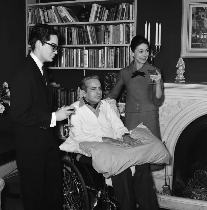 Framed Print : Dame Margot Fonteyn with her husband Dr Roberto Arias and his 16 year old son Roberto Framed Print : Dame Margot Fonteyn with her husband Dr Roberto Arias and his 16 year old son Roberto