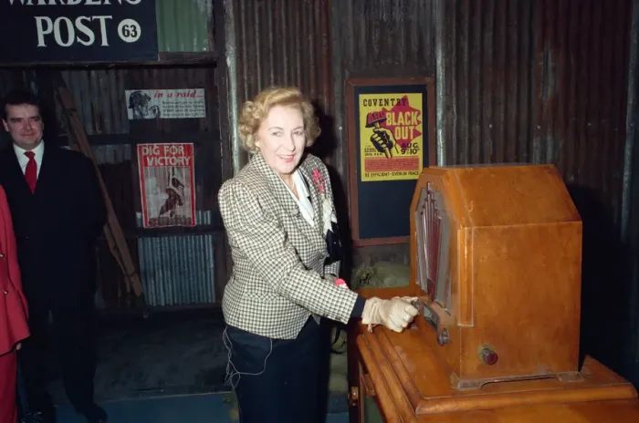 Framed Print : Dame Vera Lynn opens a Blitz Experience exhibition at Coventry