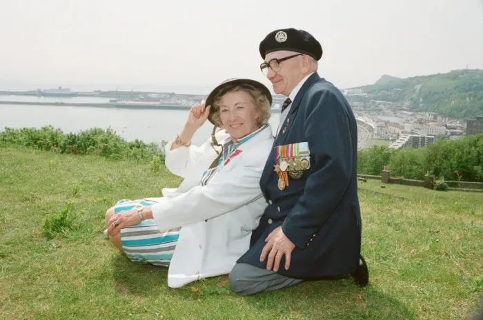 Framed Print : Dame Vera Lynn opens English Heritage Hellfire Corner at Dover Castle, Kent. England