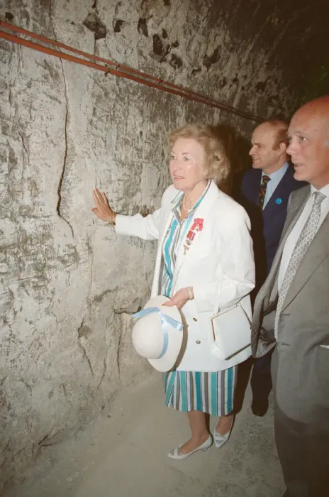 Framed Print : Dame Vera Lynn opens English Heritage Hellfire Corner at Dover Castle, Kent. England