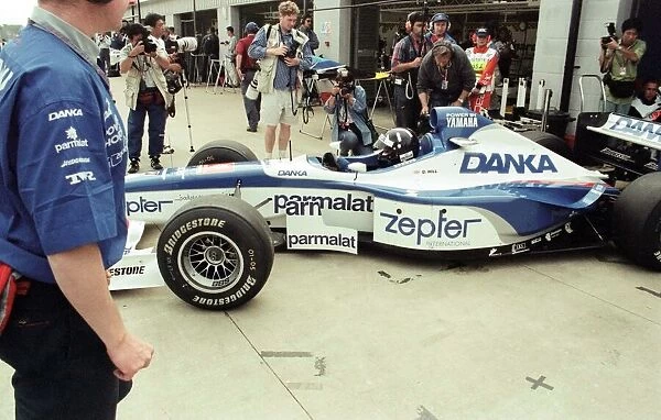 Damon Hill of Arrows-Yamaha, leaving garage, 1997 British Grand Prix