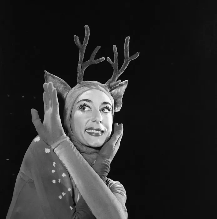 Framed Print : Dancer Gillian Lynne is playing two roles in the pantomime Cinderella at The Adelphi Framed Print : Dancer Gillian Lynne is playing two roles in the pantomime Cinderella at The Adelphi